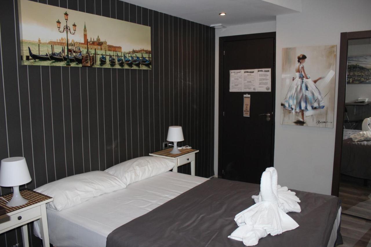 Bcn Condal Hostal バルセロナ エクステリア 写真