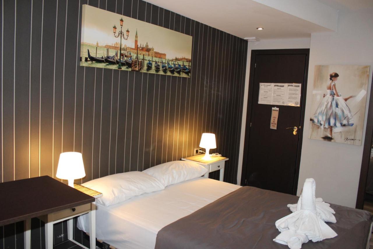 Bcn Condal Hostal バルセロナ エクステリア 写真
